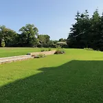Chateau De La Garnison לינה וארוחת בוקר 3*
