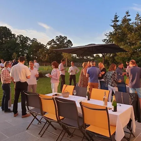 Alojamento de Acomodação e Pequeno-almoço Château De La Garnison 3*