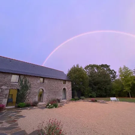 Chateau De La Garnison Bed and breakfast Orvault