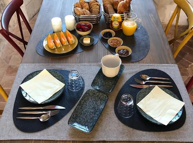 Château De La Garnison Couette-café 3*