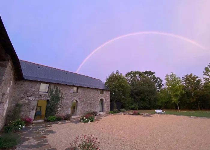 Chateau De La Garnison Bed and breakfast Orvault