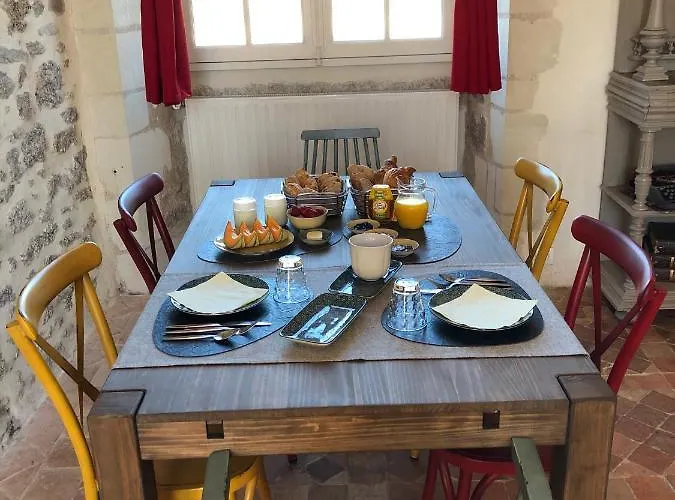 Château De La Garnison Couette-café 3*