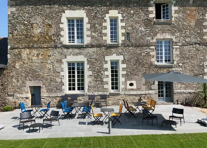 Château De La Garnison Couette-café 3*