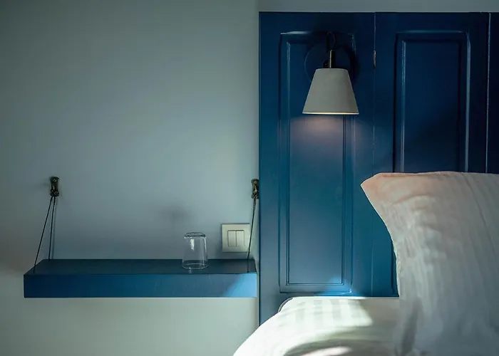 Château De La Garnison Couette-café 3*